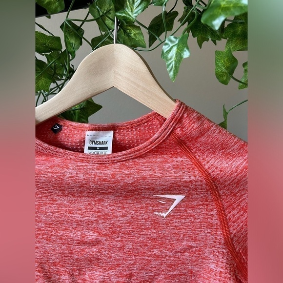 Gymshark pink crop top long sleeve with thumb holes size medium - Picture 6 of 6